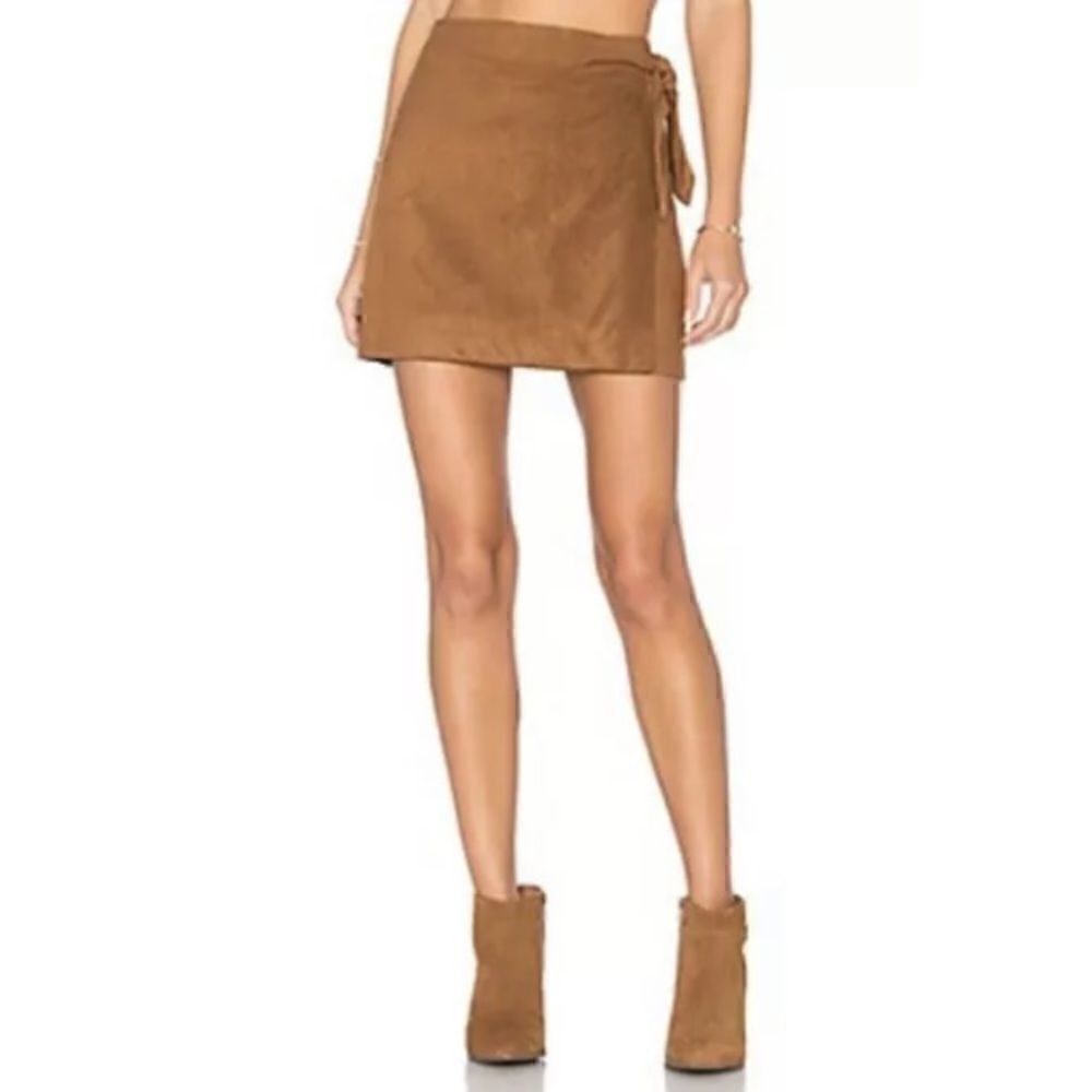 cupcakes and cashmere Deegan Skirt in Butterscotch Size 4 Faux velvet